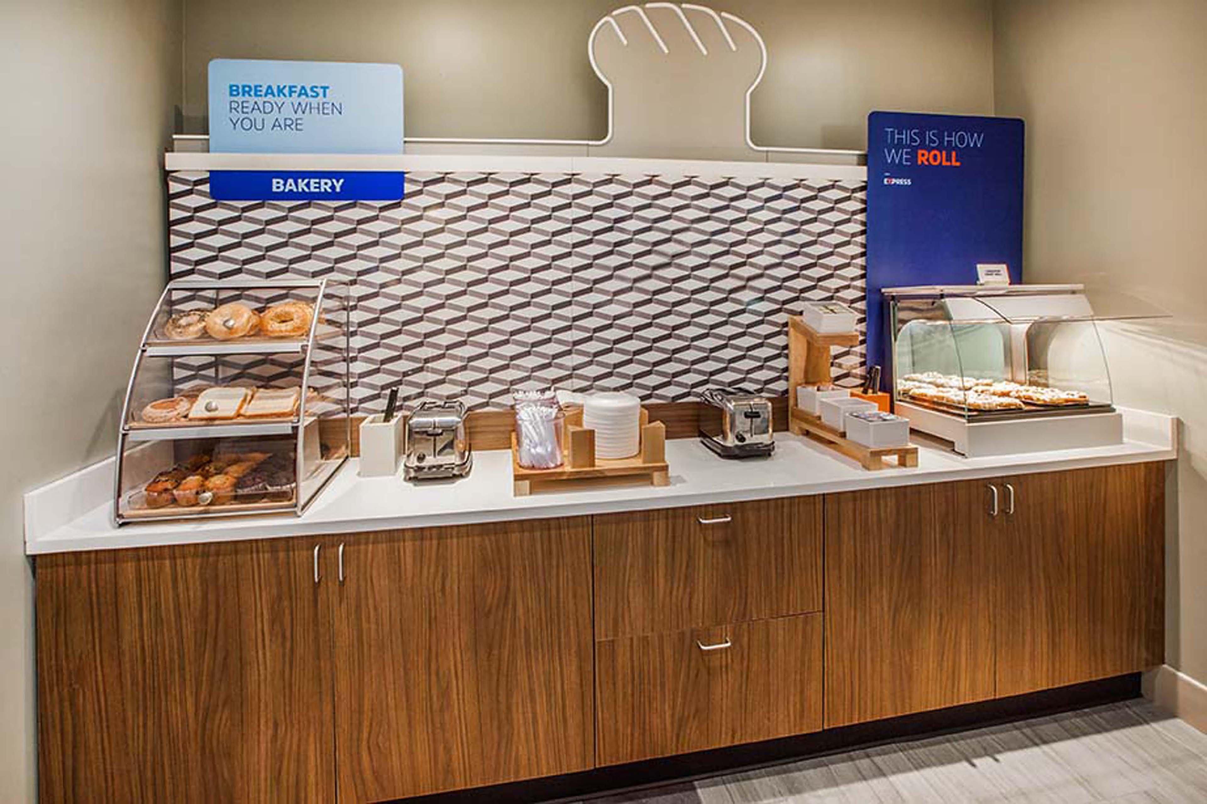 Holiday Inn Express Hotel & Suites York By Ihg Bagian luar foto